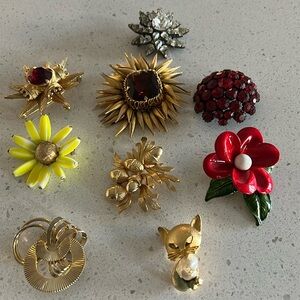 Bundle of 9 Vintage Brooches